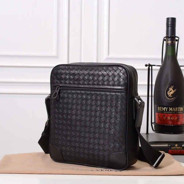 ボッテガヴェネタバッグ側面デザイン